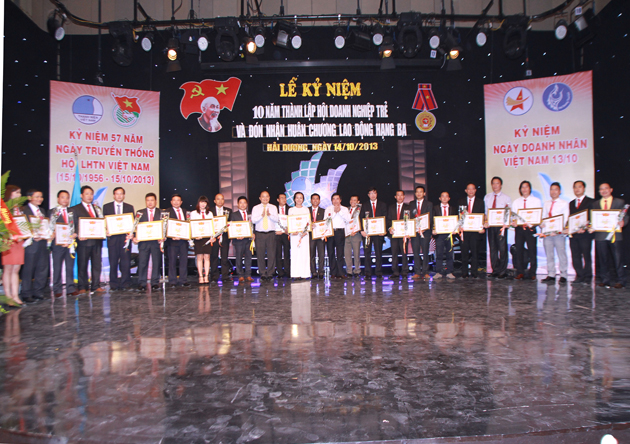 Danh sách hội viên nhận Bằng khen của Trung ương Hội DNT Việt Nam năm 2013